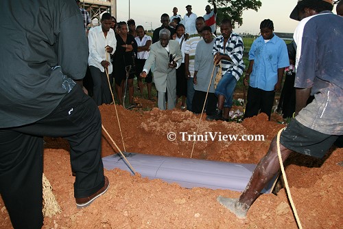 Lowering the casket into the grave