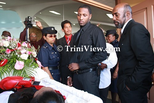 Richard Thompson and his father Ruthven Thompson Sr. view Jizelle Salandy's body