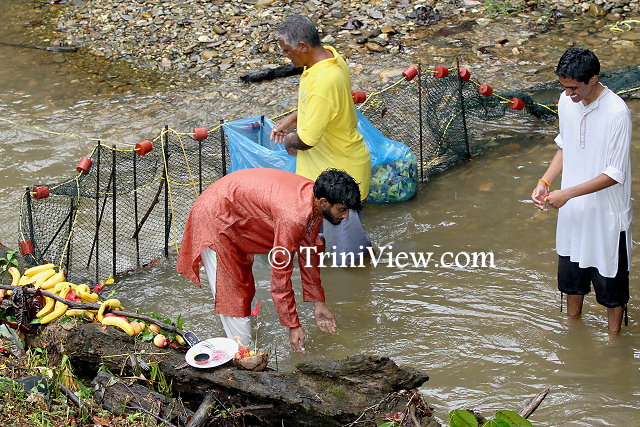 Volunteers picking the water clean of any debris