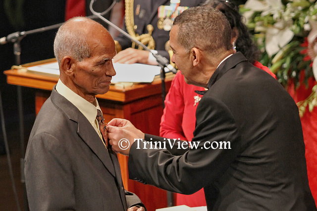 (L) Mr. Gregorio Marchan, retired Engineer receives the Humming Bird Medal, Gold